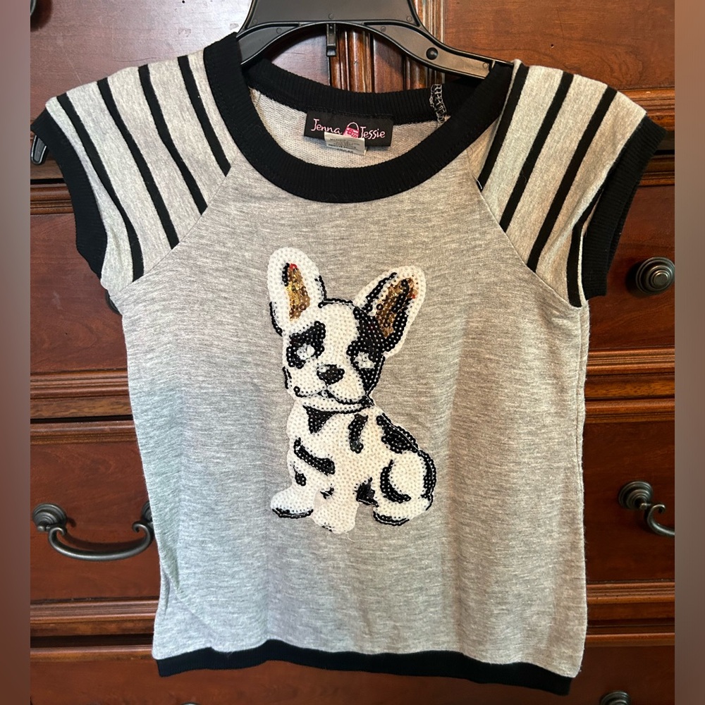Adorable dog shirt size 6